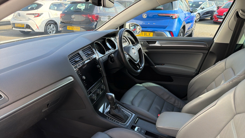 Volkswagen Golf 99kW e-Golf 35kWh 5dr Auto Electric Hatchback